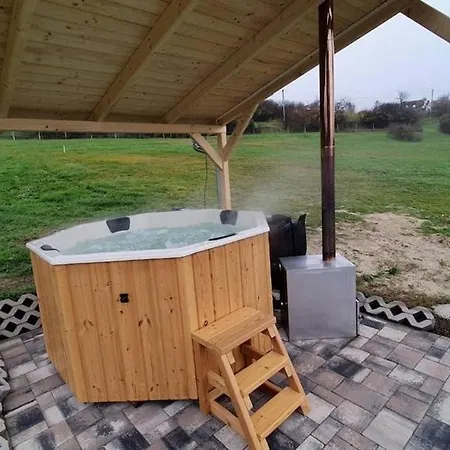 Borkuti Panzio Es Balatonszárszó