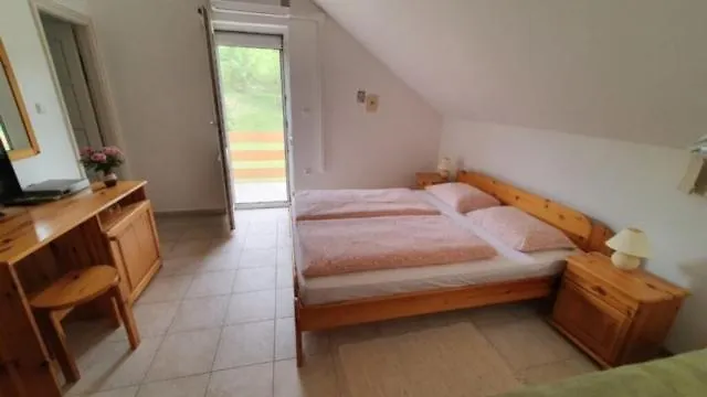 Borkuti Panzio Es